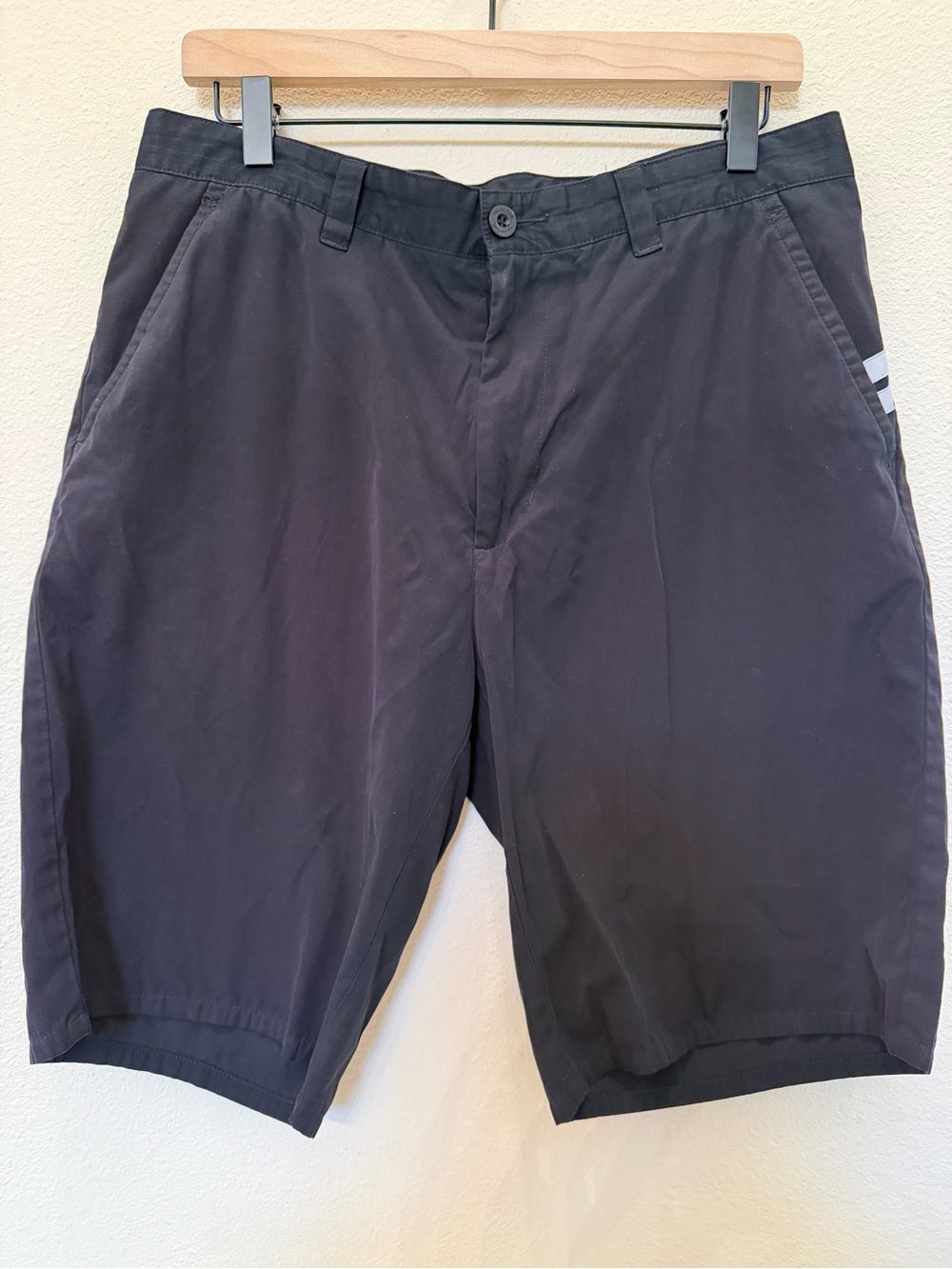 Travis Mathew Men's Black Casual Chino Shorts Size 34
